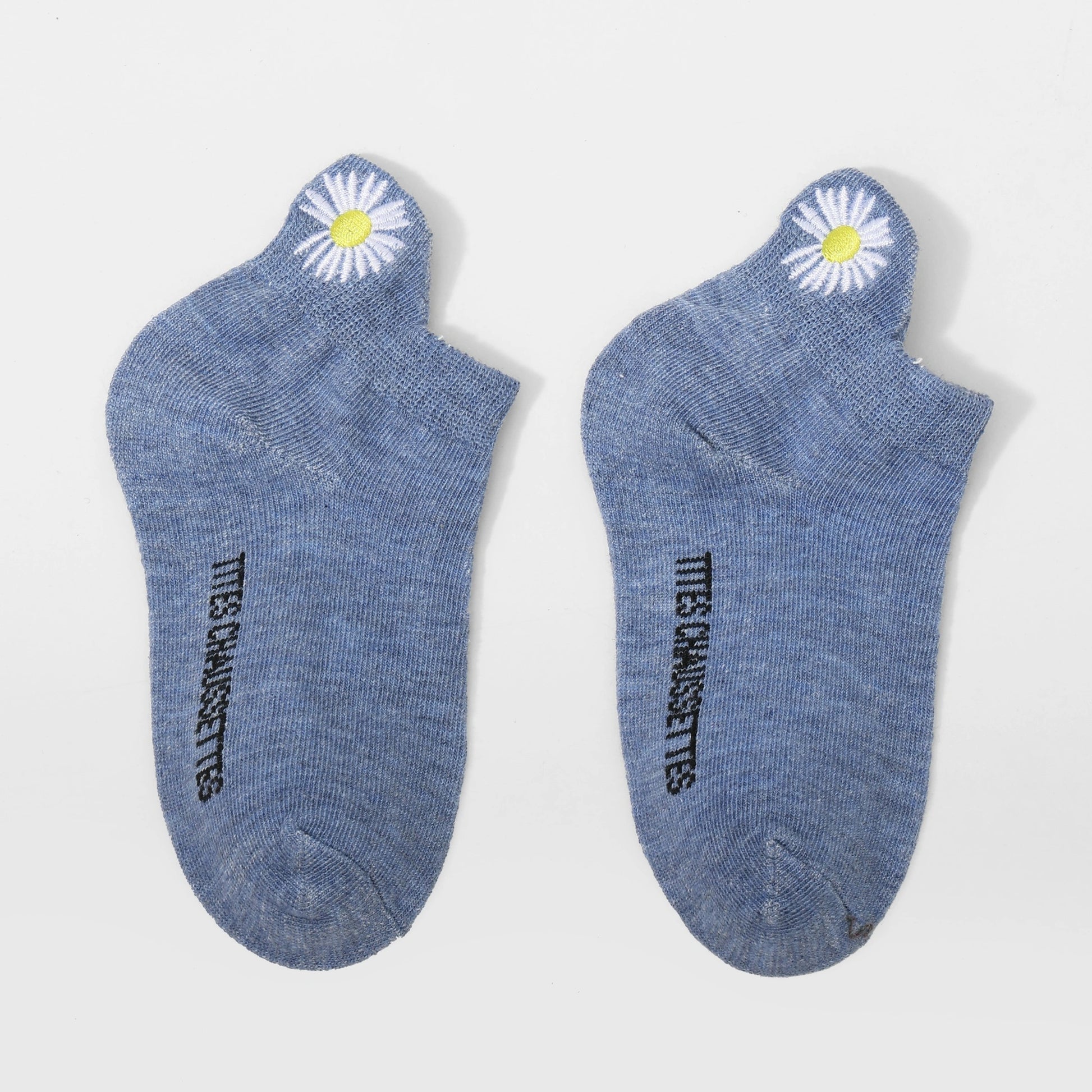 Lot de 5 chaussettes pour bébés et enfants. Languette fleur blanche brodée à l'arrière du pied. 5 coloris : noir, blanc, beige, bleu, rose. Disponible en 4 taille : 12/24 mois, 2/4 ans, 5/8 ans, 9/12 ans.