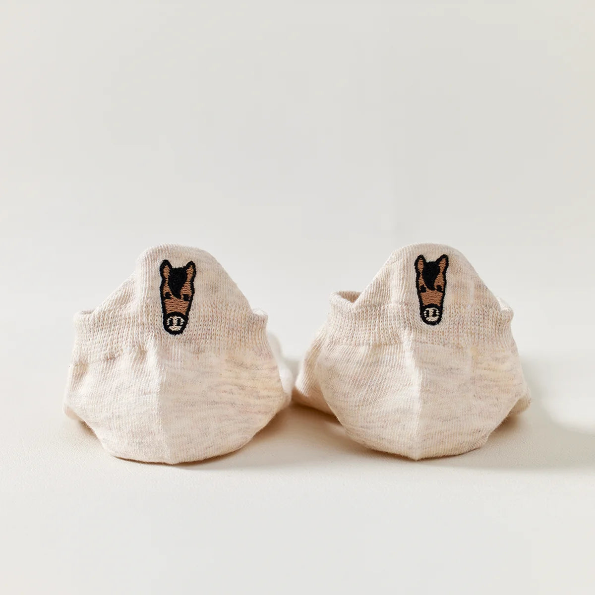 Chaussettes en coton à languette cheval beige pour femme | Chaussettes confortables et élégantes | Idéales pour le quotidien ou les occasions spéciales | Disponibles en plusieurs couleurs