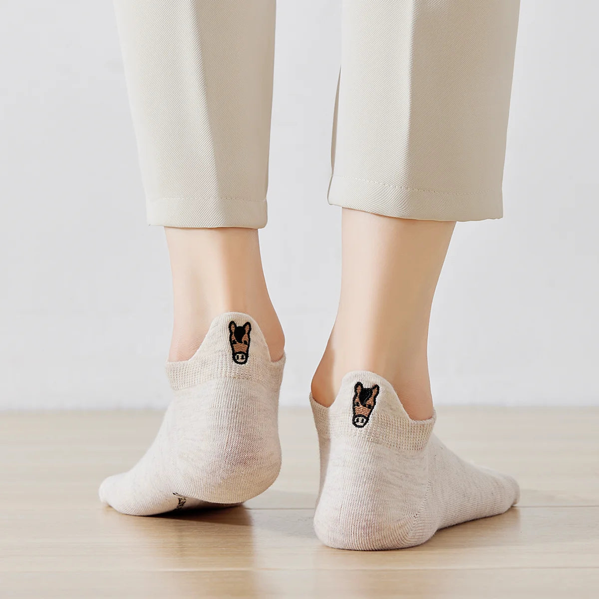 Chaussettes en coton à languette cheval beige pour femme | Chaussettes confortables et élégantes | Idéales pour le quotidien ou les occasions spéciales | Disponibles en plusieurs couleurs