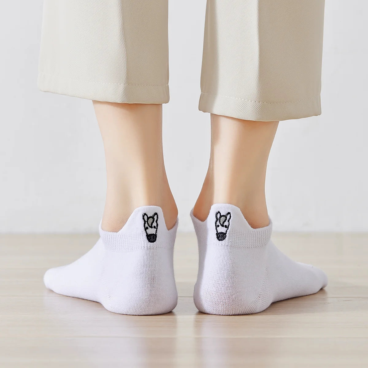 Chaussettes en coton à languette cheval blanc pour femme | Chaussettes confortables et élégantes | Idéales pour le quotidien ou les occasions spéciales | Disponibles en plusieurs couleurs