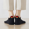 Chaussette avec languette cœur arc-en-ciel.