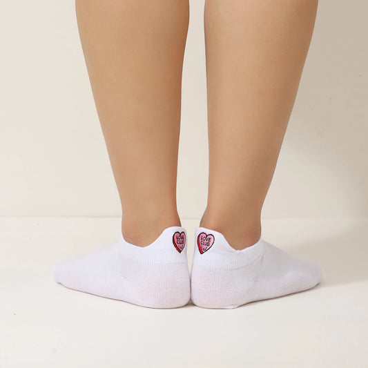Chaussettes Octobre Rose à l’unité ou en lot. 20 % reversés à Ruban Rose. Broderies engagées, douceur et style pour soutenir la recherche contre le cancer