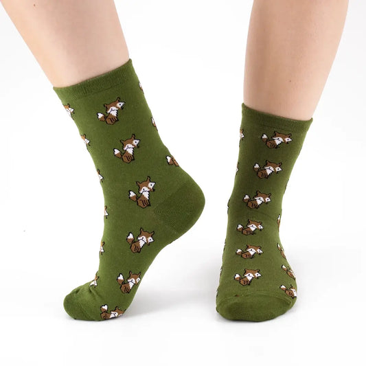 Chaussettes mi-hautes, fond vert kaki, motifs renards marrons et blancs
