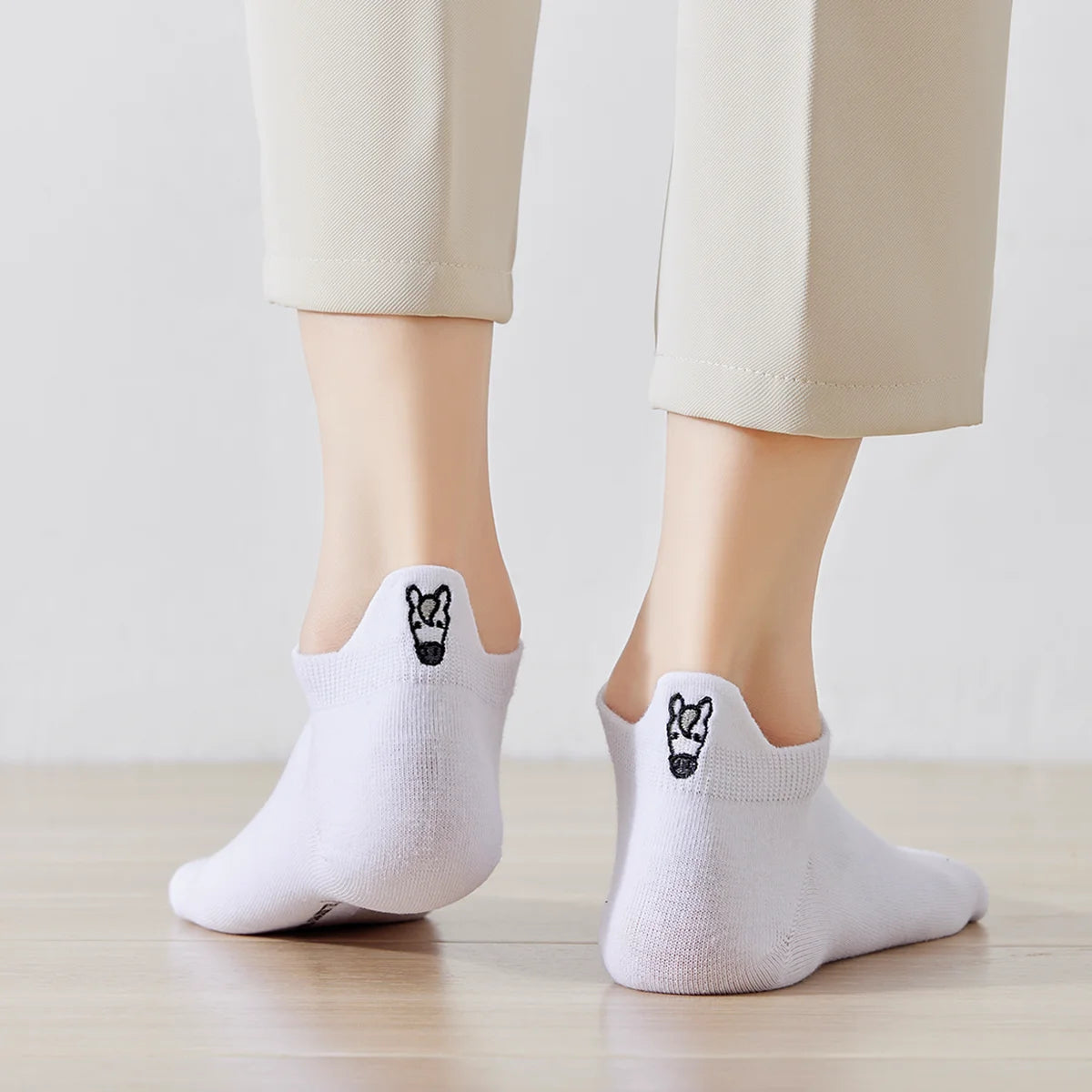 Chaussettes en coton à languette cheval blanc pour femme | Chaussettes confortables et élégantes | Idéales pour le quotidien ou les occasions spéciales | Disponibles en plusieurs couleurs