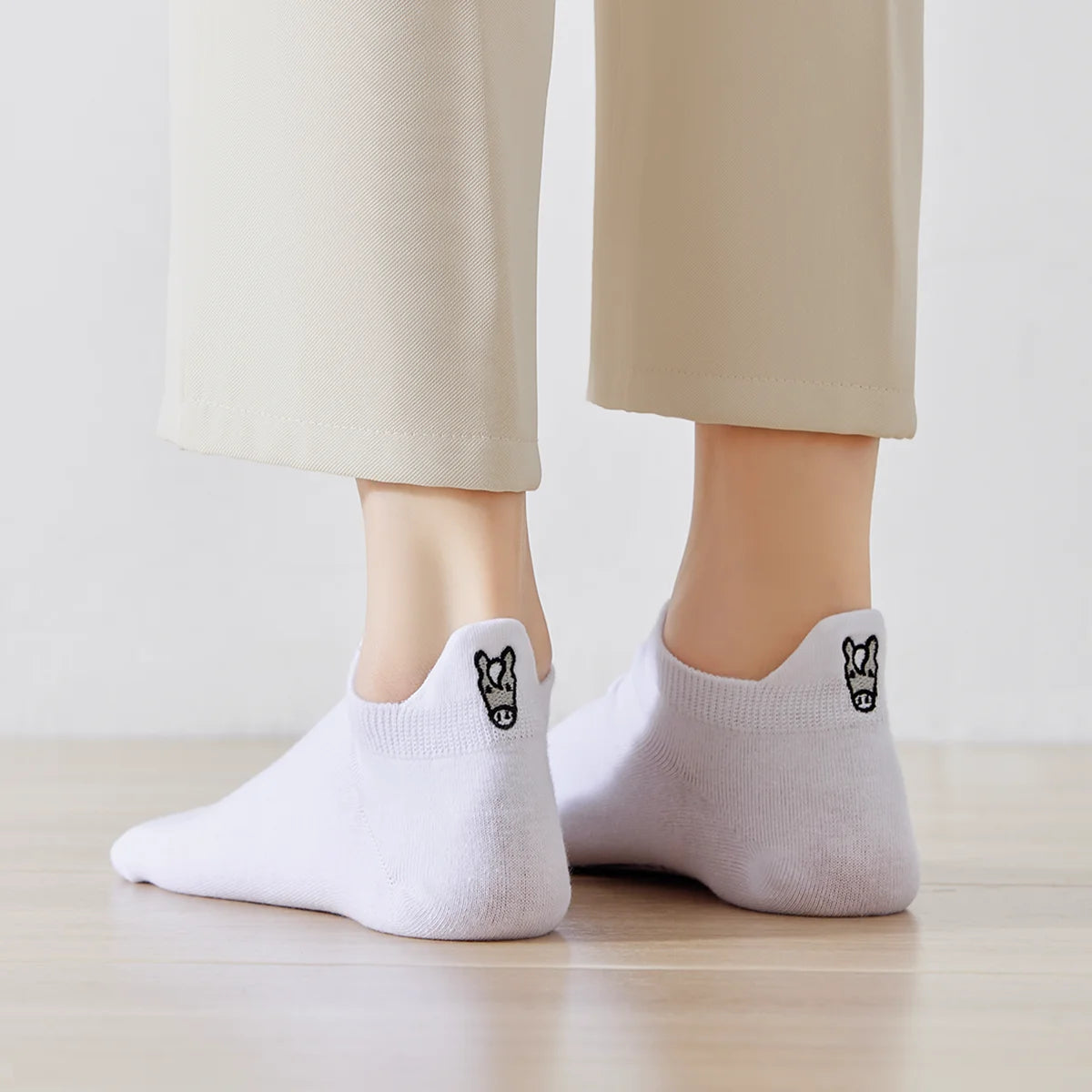Chaussettes en coton à languette cheval gris pour femme | Chaussettes confortables et élégantes | Idéales pour le quotidien ou les occasions spéciales | Disponibles en plusieurs couleurs