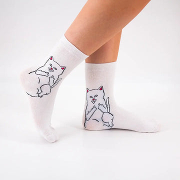 Chaussettes blanc adultes en coton avec un chat rebelle | Chaussettes douces et respirantes | Un excellent choix pour les adultes qui aiment les chats et le style rebelle |