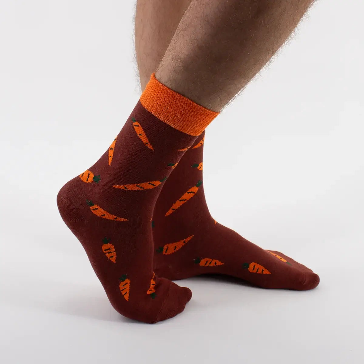 Chaussettes orange adultes en coton avec des carottes | Chaussettes abordables et de haute qualité | Un excellent choix pour les adultes qui aiment la nourriture et les carottes|