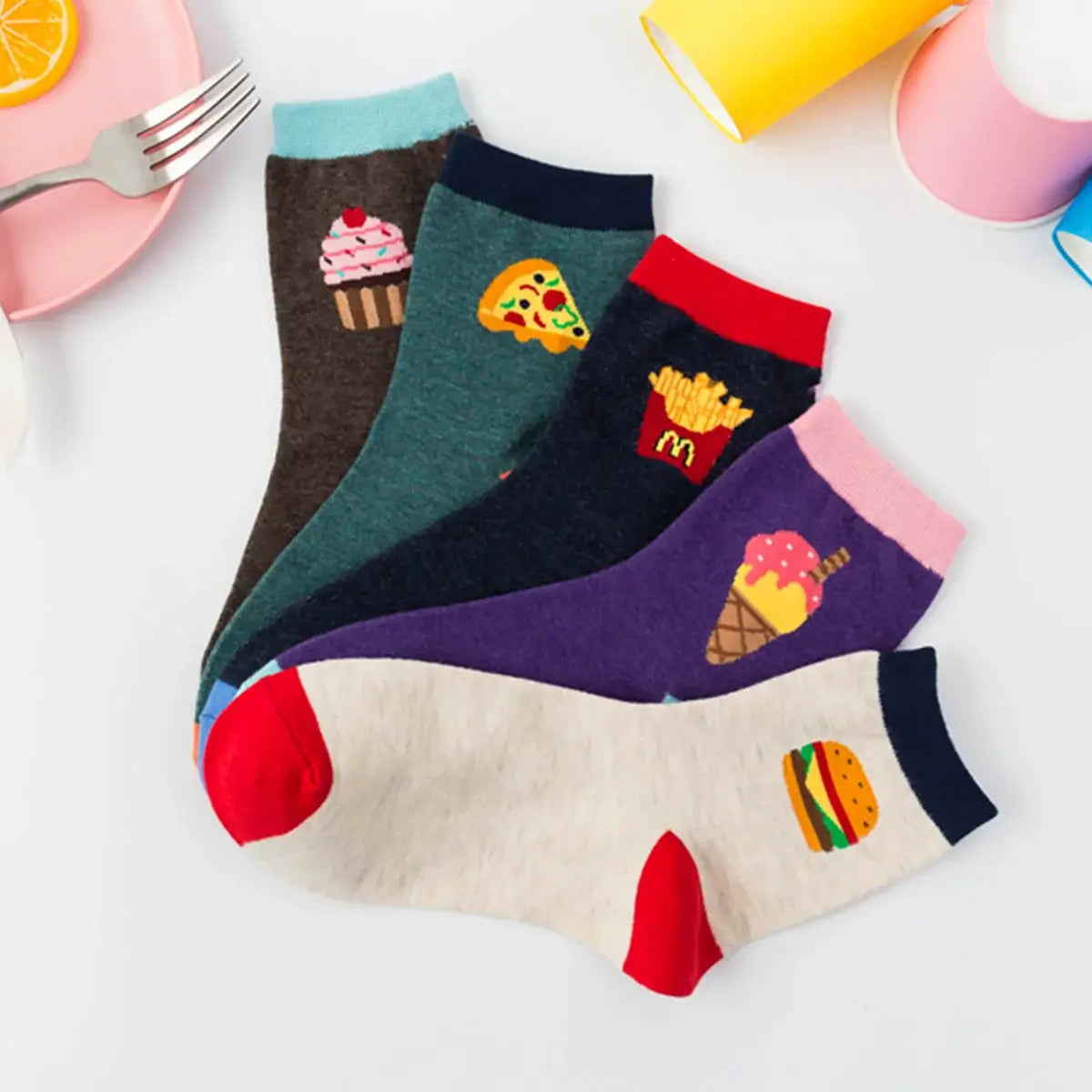 Chaussettes montantes colorées motifs fast food / street food : burger, frites, glace et cupcake