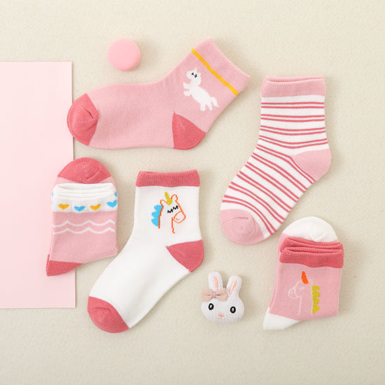 Lot de 5 chaussettes montantes, fond rose ou blanc, motifs variés : rayures, licornes, coeurs. Pour bébé et enfant (du 12 mois au 12 ans).