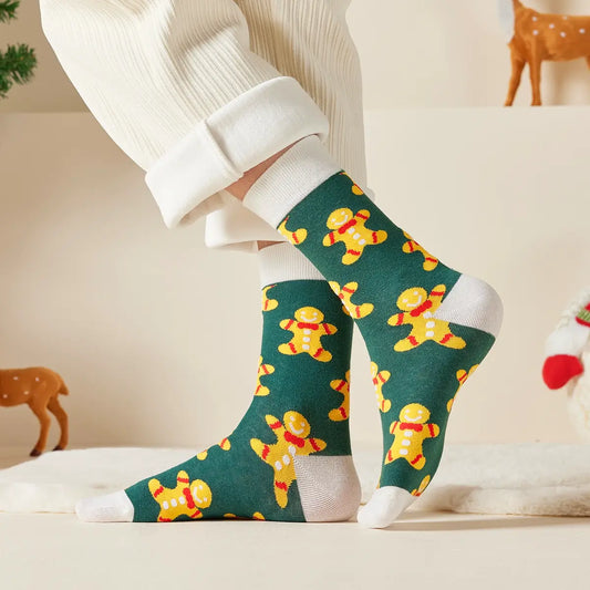 Chaussettes hautes de Noël avec motif biscuit. Douces, chaudes et stylées pour un hiver cosy et un look joyeux à Noël.