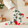 Chaussettes hautes de Noël avec motif sapins. Douces, chaudes et stylées pour un hiver cosy et un look joyeux à Noël.
