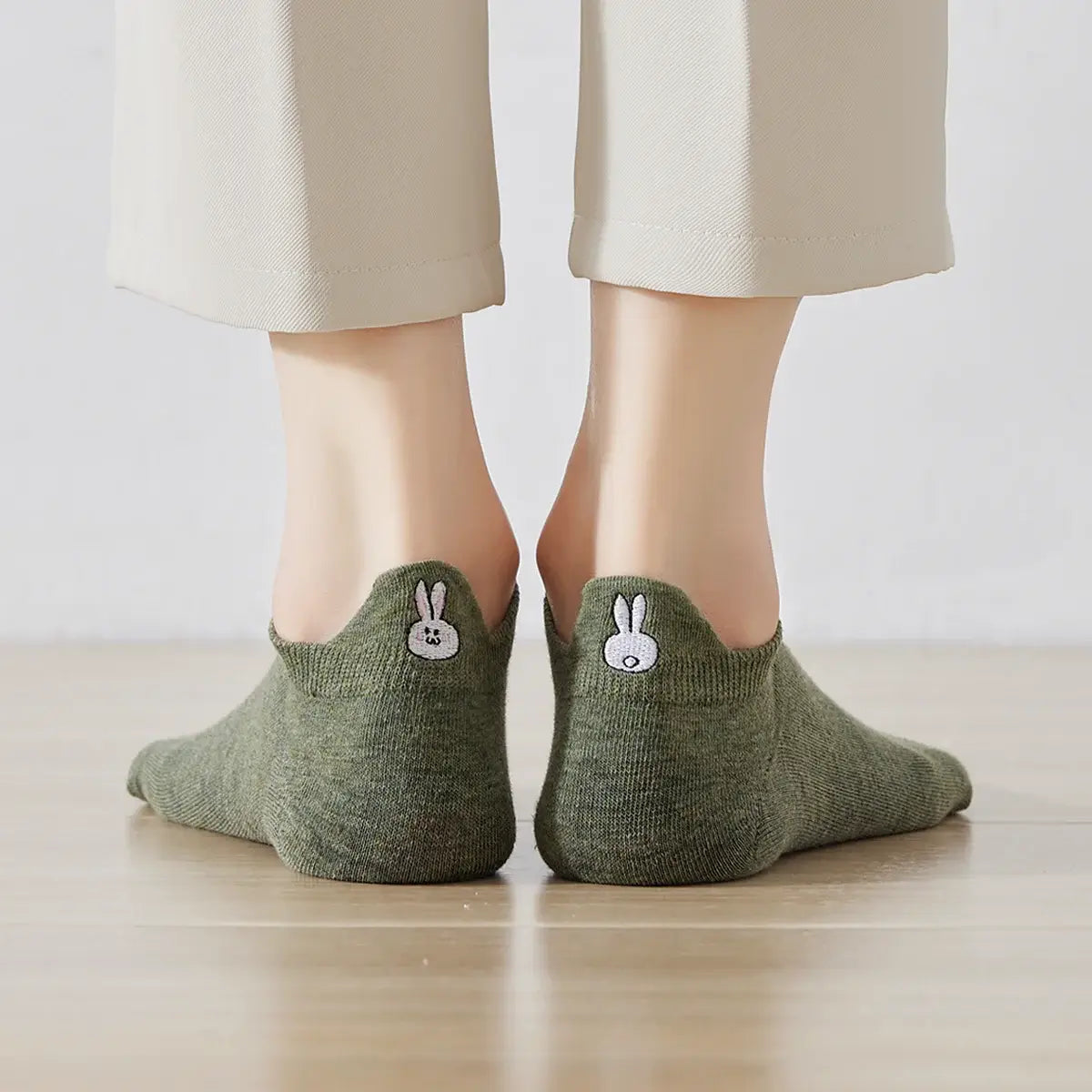 Chaussettes verte en coton à languette lapin pour femme | Chaussettes confortables et élégantes | Idéales pour le quotidien ou les occasions spéciales | Disponibles en plusieurs couleurs