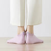 Chaussettes languette roses, motif aubergine brodé sur la languette