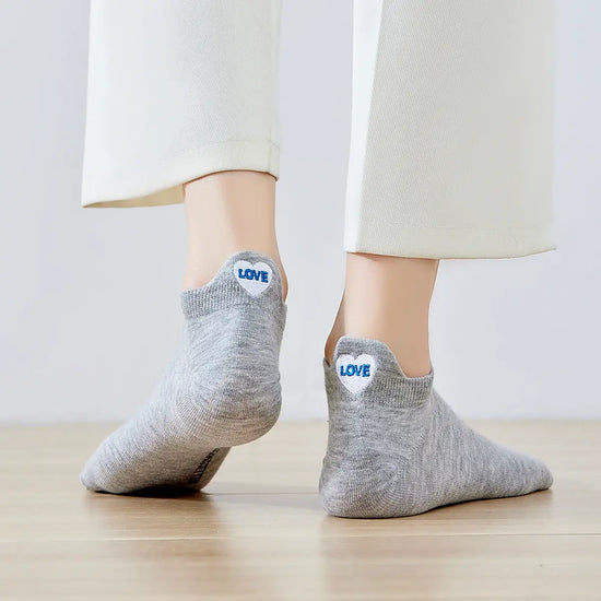 Chaussettes grises en coton à languette cœur love pour femme