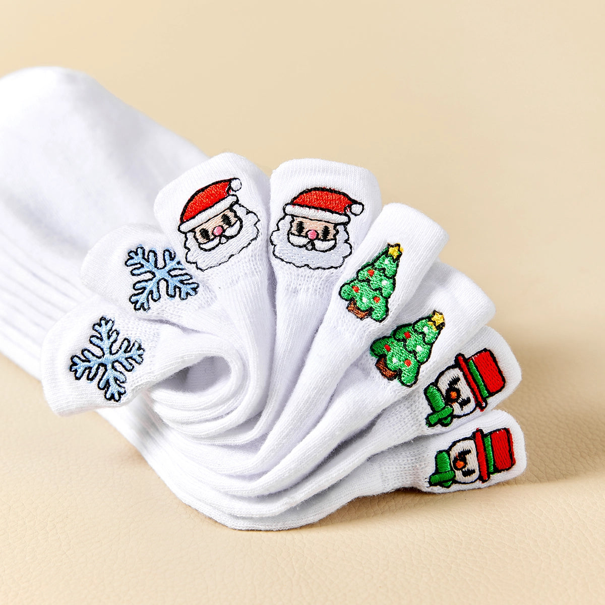 Chaussettes blanches motif de noël, languette brodée : Père Noël, bonhomme de neige, flocon, sapin