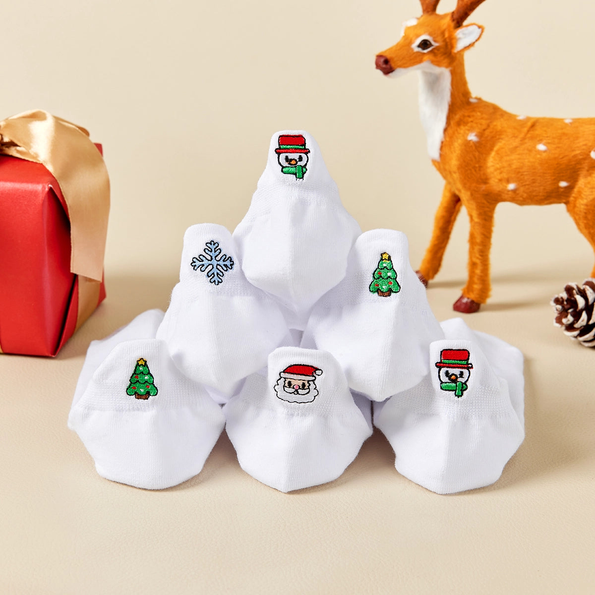 Chaussettes blanches motif de noël, languette brodée : Père Noël, bonhomme de neige, flocon, sapin