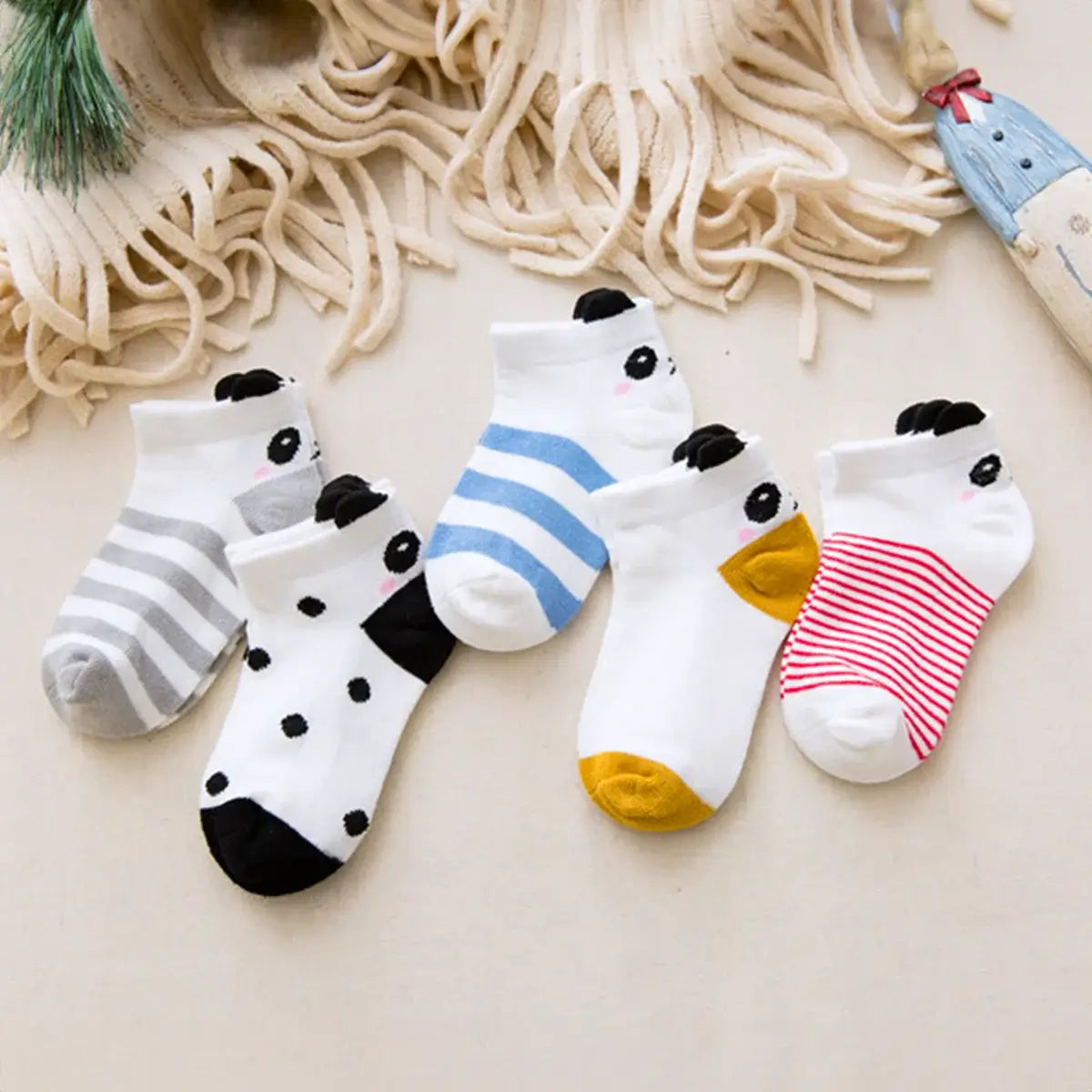 Chaussettes Enfants et bébé à motif Pandas (Lot 5 paires) | Chaussettes douces et respirantes | Un cadeau parfait pour les enfants et les bébés de tous âges | Disponibles à un prix abordable.