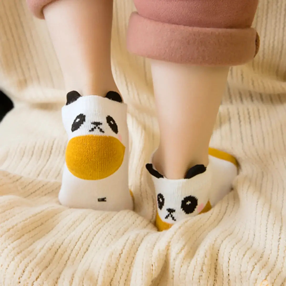 Chaussettes Enfants et bébé à motif Pandas (Lot 5 paires) | Chaussettes douces et respirantes | Un cadeau parfait pour les enfants et les bébés de tous âges | Disponibles à un prix abordable.