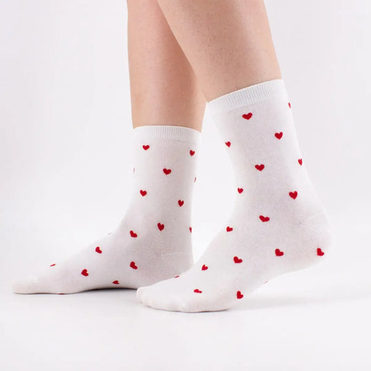 Chaussettes blanche en coton à motif cœur pour femmes | Chaussettes douces et confortables | Fabriquées à partir de matériaux de haute qualité | Un cadeau parfait pour les femmes de tous âges | Disponibles en différentes couleurs