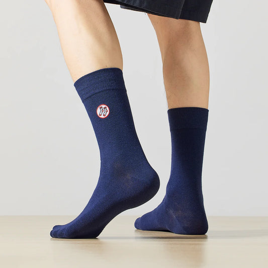 Chaussettes longues mixtes en coton doux, disponibles en 5 coloris et 2 tailles. Confort durable, style sobre. Existe aussi en coffret TitesChaussettes.