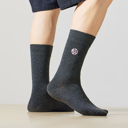 Chaussettes longues mixtes en coton doux, disponibles en 5 coloris et 2 tailles. Confort durable, style sobre. Existe aussi en coffret TitesChaussettes.