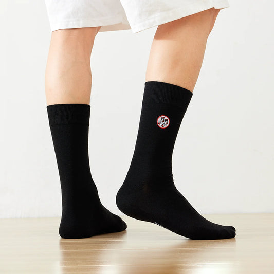 Chaussettes longues mixtes en coton doux, disponibles en 5 coloris et 2 tailles. Confort durable, style sobre. Existe aussi en coffret TitesChaussettes.
