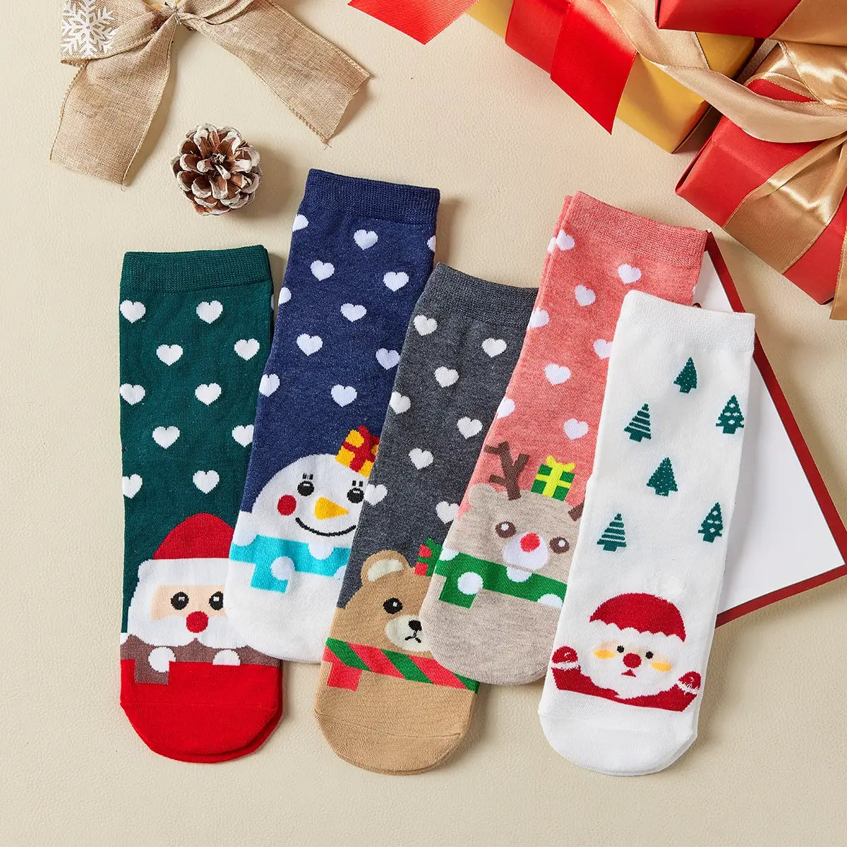 Lot de 5 chaussettes hautes de Noël coeur, motifs Père Noël, Renne, Bonhomme de Neige et Ours
