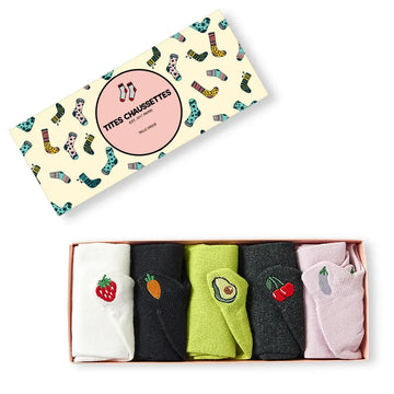 Lot de chaussettes languette noires, grises chiné, vertes, blanches et roses, motifs fruits et légumes brodés sur la languette