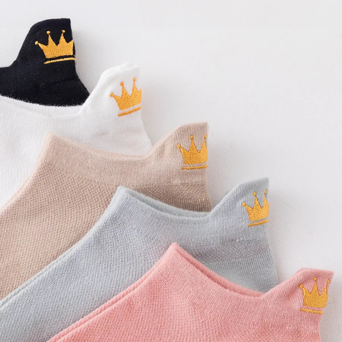 Lot de 5 chaussettes avec languette et couronne dorée.