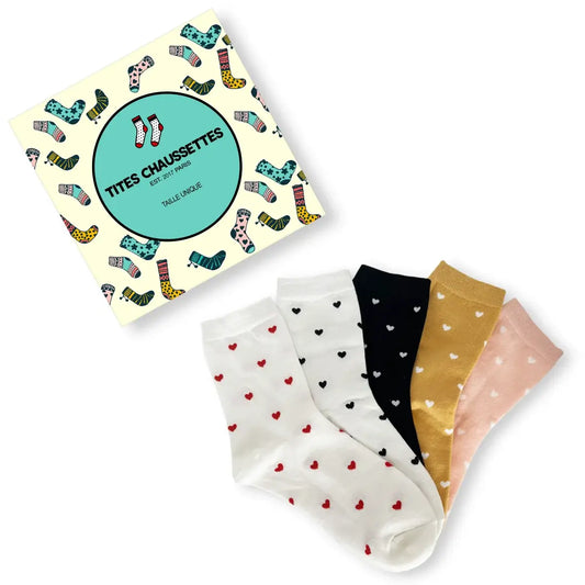 Chaussettes en coton à motif cœur pour femmes | Chaussettes douces et confortables | Fabriquées à partir de matériaux de haute qualité | Un cadeau parfait pour les femmes de tous âges | Disponibles en différentes couleurs