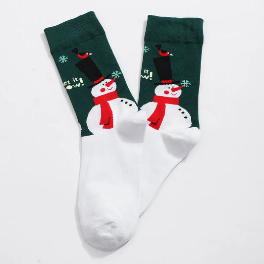 Chaussettes de Noël homme vendues à l’unité. Trois modèles festifs au choix : Père Noël, bonhomme de neige ou rouge décoré. Taille 38-45, confortables.