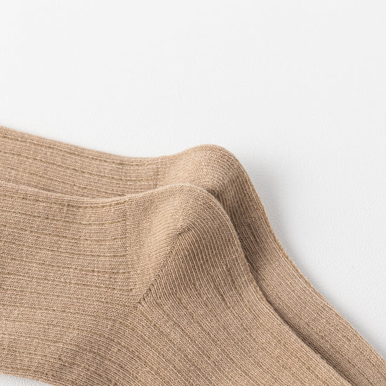 Lot de 5 chaussettes hautes fille avec motif lapin. Douces, chaudes et extensibles, parfaites de 12 mois à 12 ans pour un look mignon et confortable.