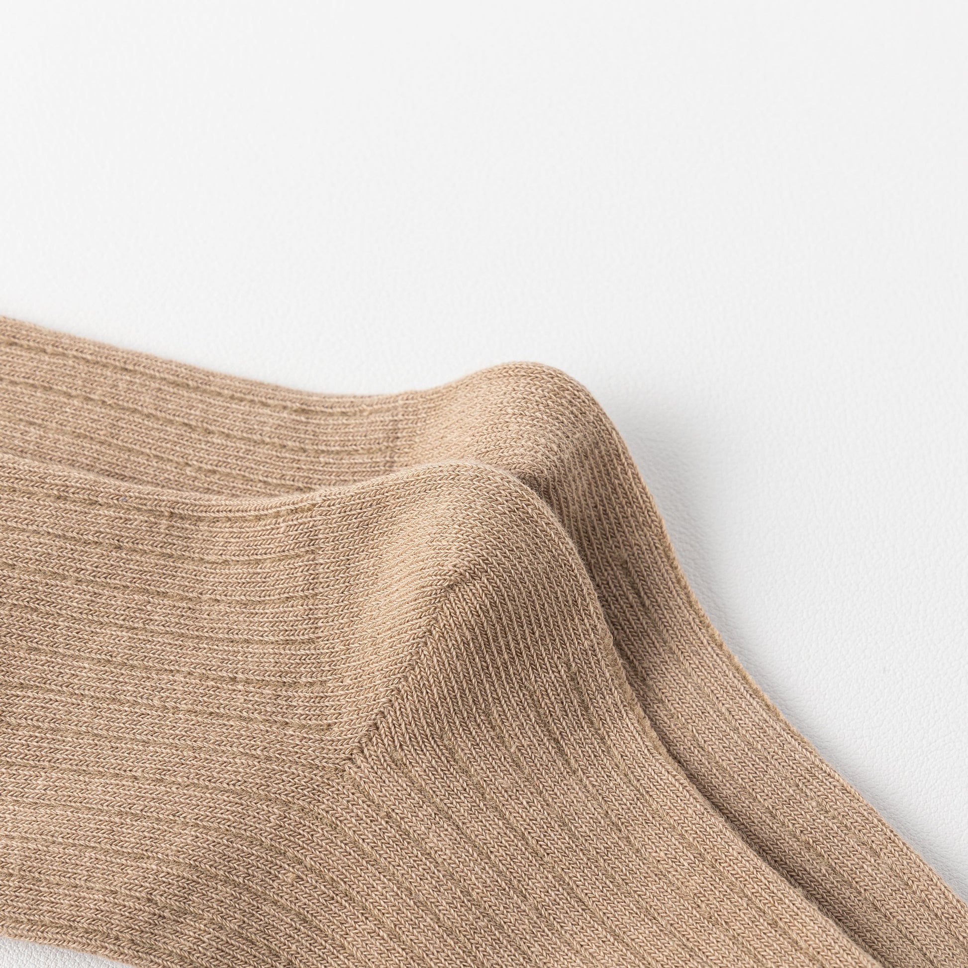 Lot de 5 chaussettes hautes fille avec motif lapin. Douces, chaudes et extensibles, parfaites de 12 mois à 12 ans pour un look mignon et confortable.