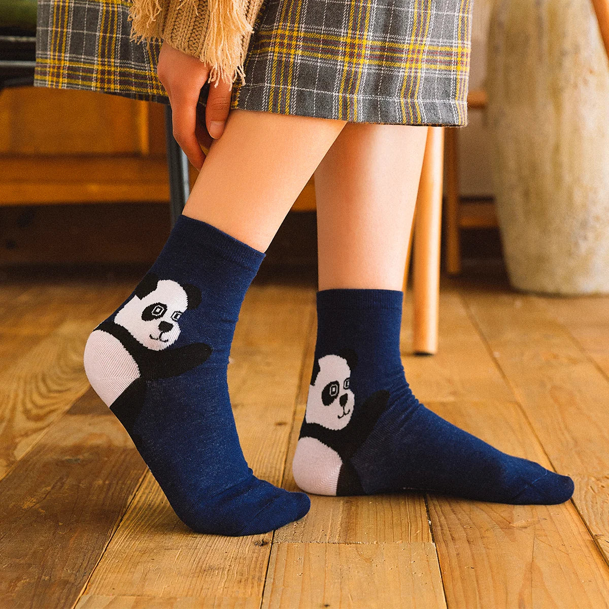 Chaussettes bleu adultes en coton représentant un panda sur le talon de la chaussette | Chaussettes douces et respirantes | Un excellent choix pour les adultes qui aiment les animaux