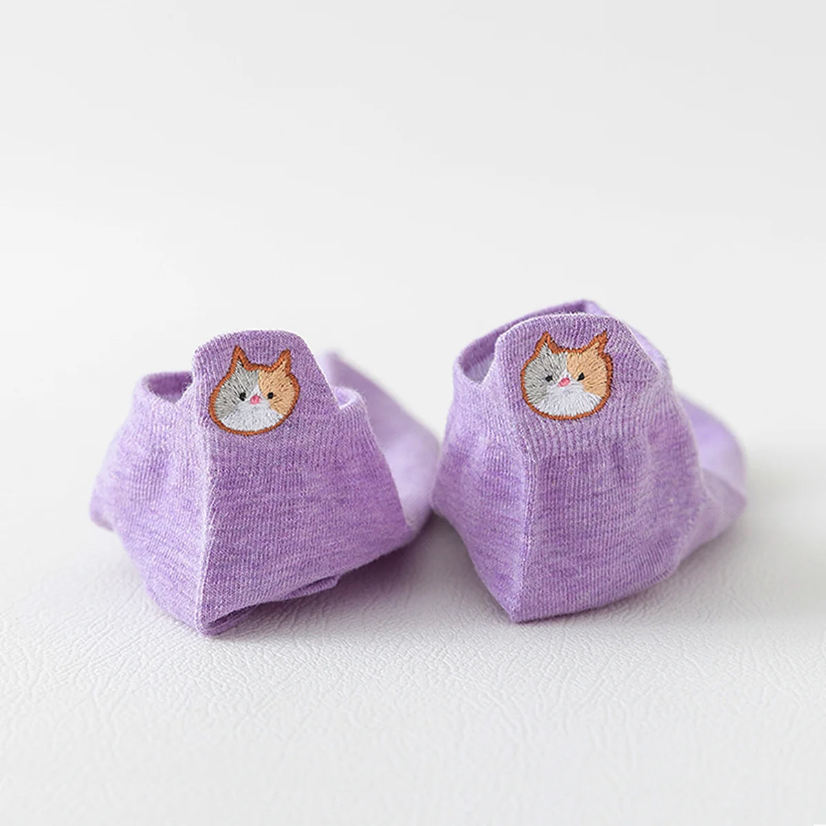 Chaussettes violette en coton à languette chat pour femme | Chaussettes confortables et élégantes | Idéales pour le quotidien ou les occasions spéciales | Disponibles en plusieurs couleurs et tailles