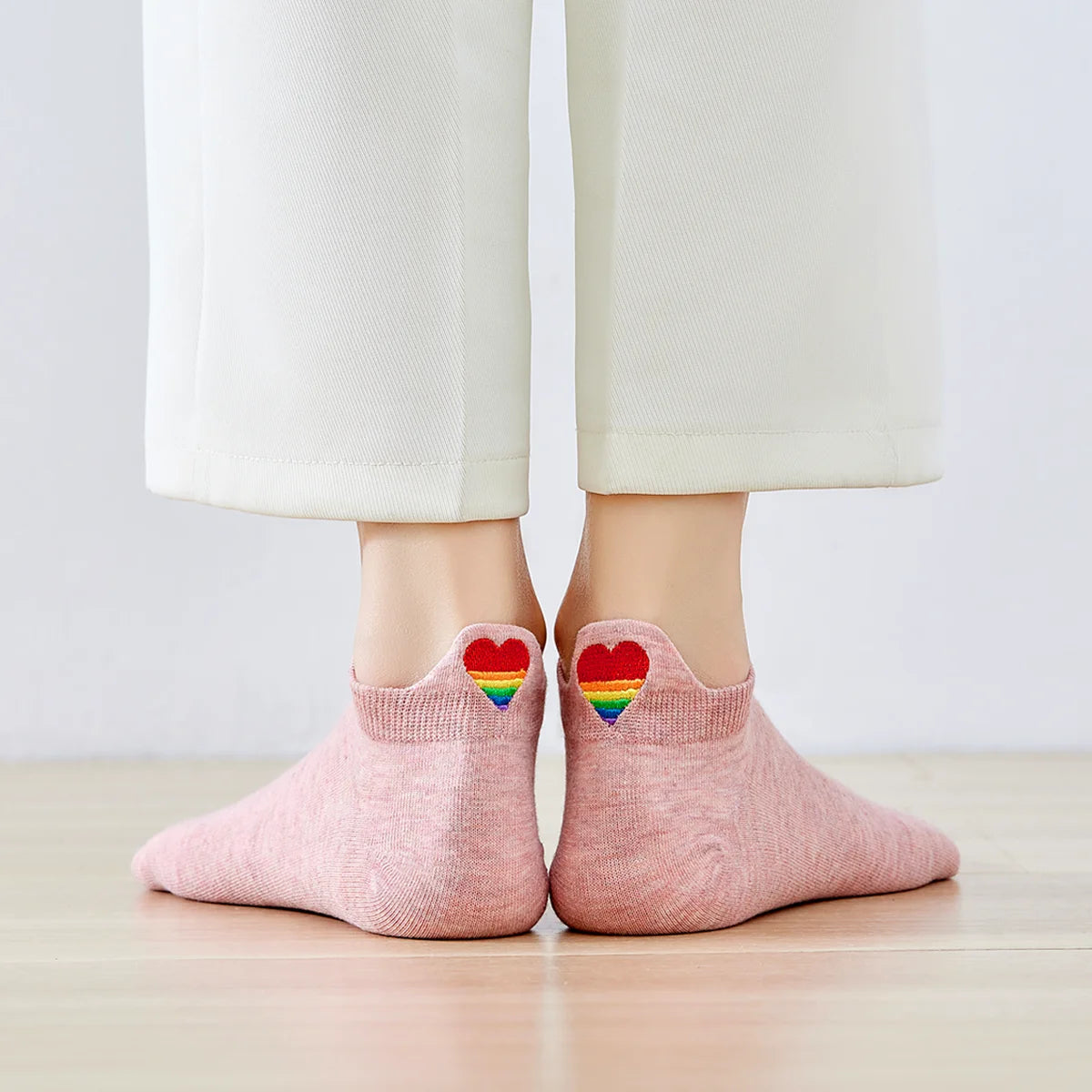 Chaussettes roses en coton à languette cœur arc-en-ciel pour femme | Chaussettes confortables et élégantes | Idéales pour le quotidien ou les occasions spéciales