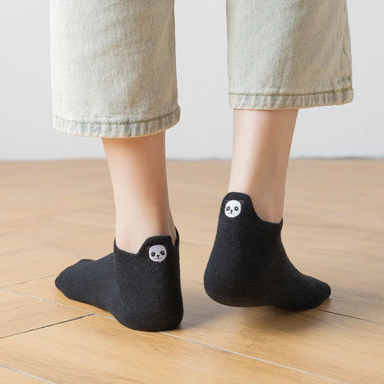 Chaussettes noir en coton à languette à motif panda pour femme | Chaussettes douces et respirantes | Un cadeau parfait pour les femmes de tous âges | Disponibles à un prix abordable.