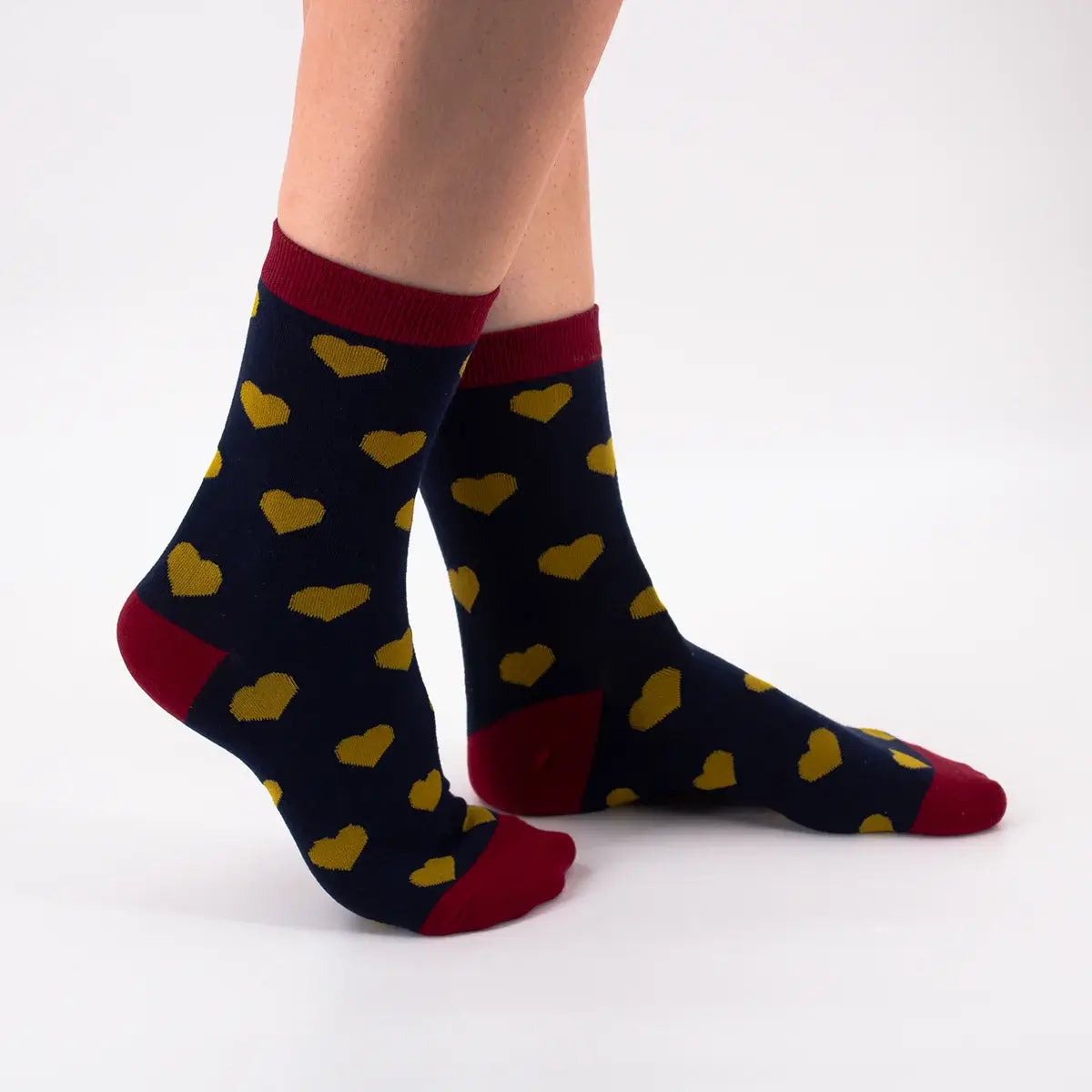 Chaussettes bleu longues en coton à motif cœur pour adultes | Chaussettes élégantes et intemporelles | Conviennent aux activités quotidiennes et aux occasions spéciales | Disponibles en différentes tailles et couleurs