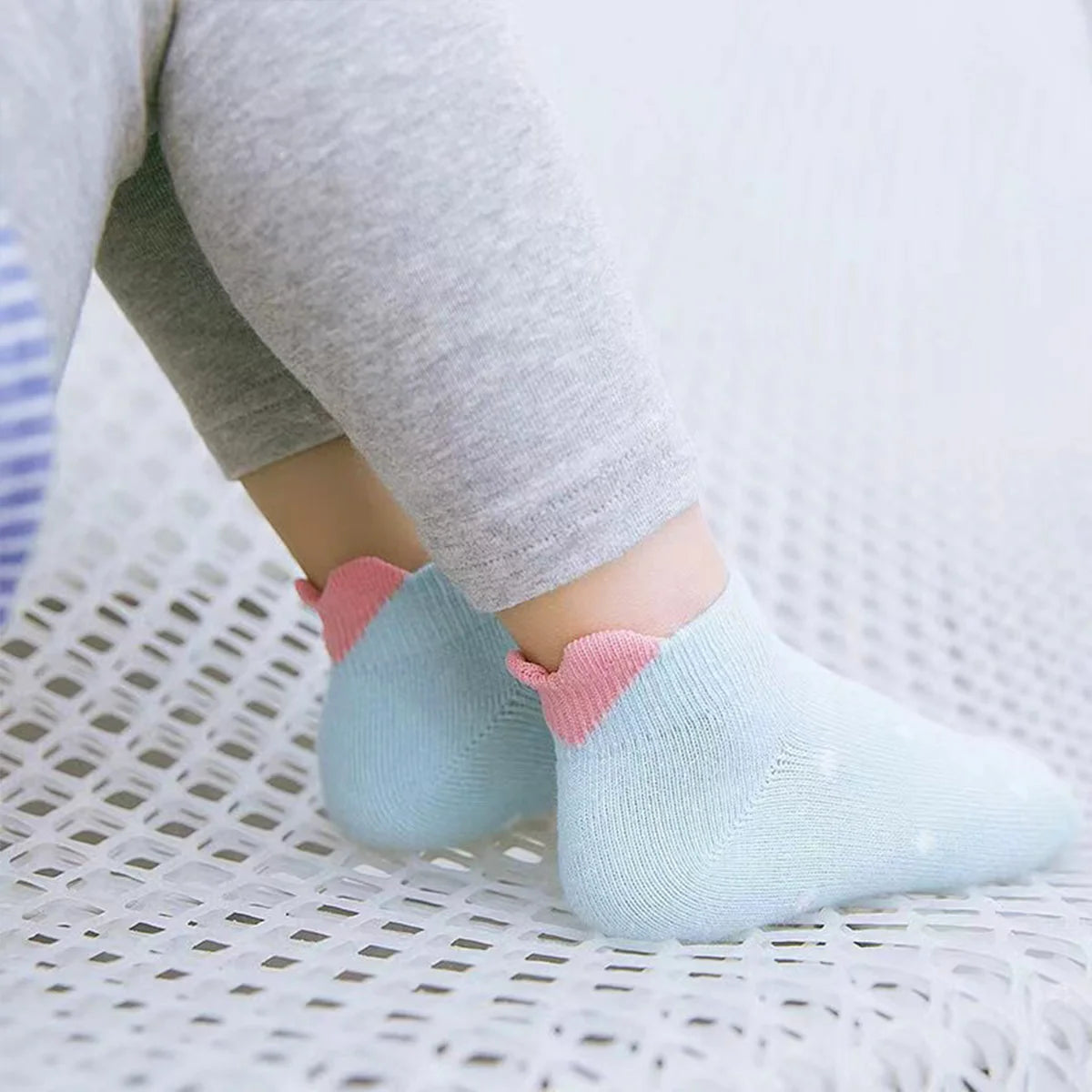 Chaussettes bleu enfants longues en coton avec des petites languettes coeur | Chaussettes confortables et élégantes | Idéales pour les enfants | Disponibles en plusieurs couleurs et tailles