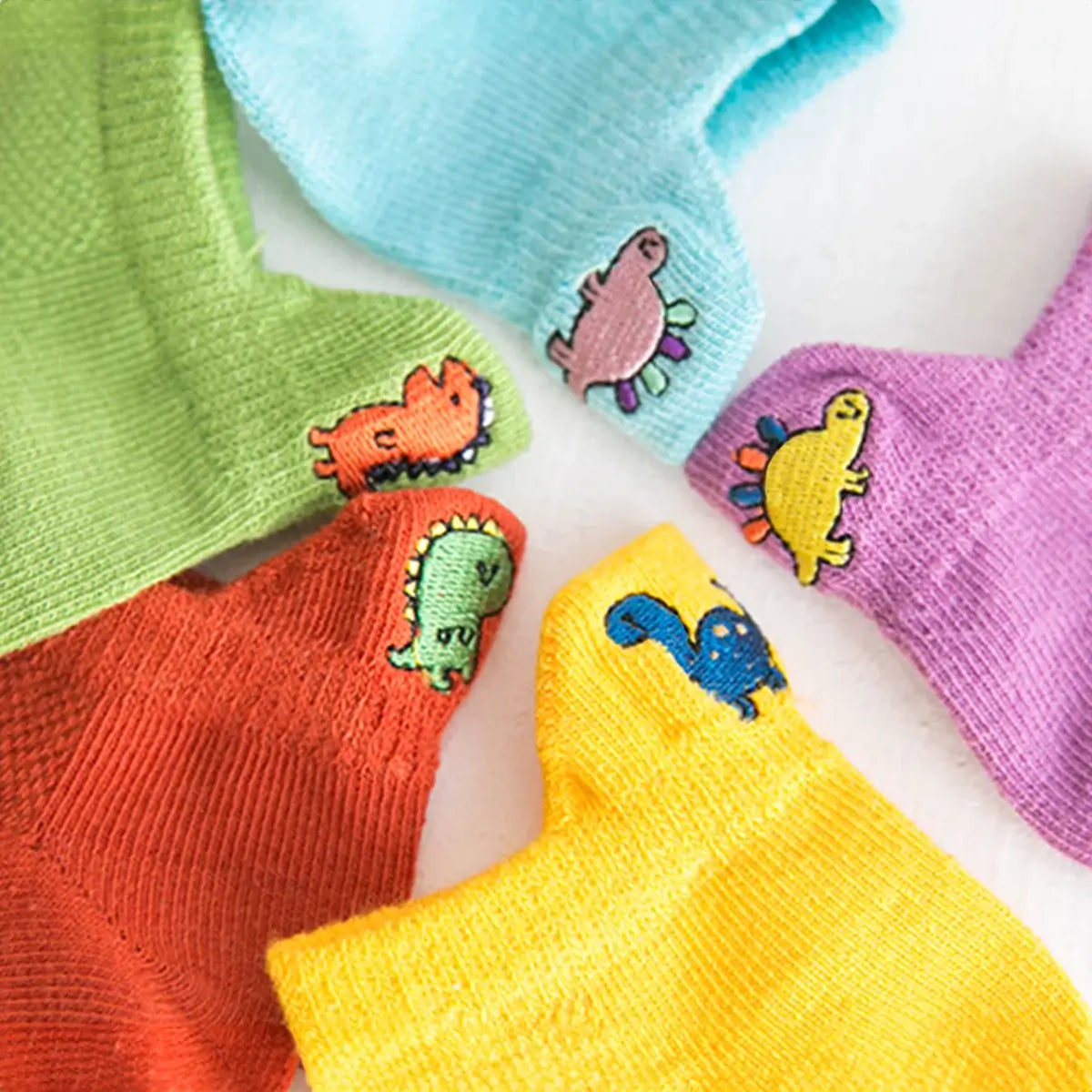 Lot de Chaussettes en coton à motif dinosaure pour enfants | Chaussettes confortables et douces | Disponibles en différentes tailles et couleurs | Un cadeau idéal pour les enfants de tous âges