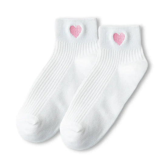 Chaussettes blanches en coton à motif cœur rouge pour femme | Chaussettes élégantes et confortables | Un cadeau parfait pour les femmes | Disponibles en plusieurs couleurs.