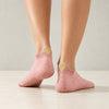 Chaussettes noires en coton à languette cœur doré pour femme | Chaussettes confortables et élégantes | Idéales pour le quotidien ou les occasions spéciales | Disponibles en plusieurs couleurs