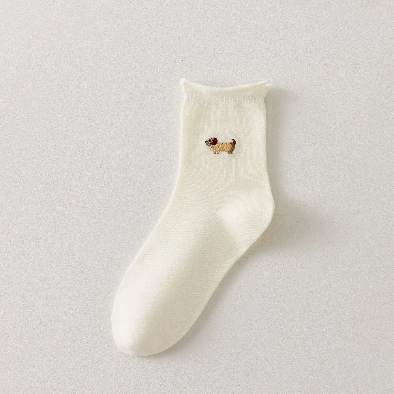 Chaussette femme crème vendue à l’unité avec broderie chien ou chat. Maille douce, bord roulotté et taille unique 35-41. Confort et fantaisie garantis.