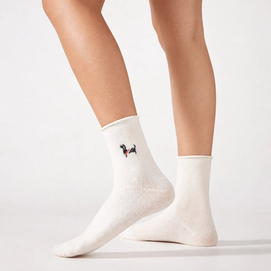 Chaussette femme crème vendue à l’unité avec broderie chien ou chat. Maille douce, bord roulotté et taille unique 35-41. Confort et fantaisie garantis.