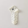 Chaussette femme noir et blanc vendue à l’unité, brodée d’un motif chien graphique. Taille 35-41. Confortable, douce et originale pour un look casual chic.