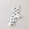 Chaussettes montantes avec motifs pattes de chat. Coloris sobres, confortables, en coton majoritaire. Idéales au quotidien avec tout type de chaussures.