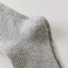 Chaussette femme haute à broderie hivernale vendue à l’unité. Motifs Noël : renne, Père Noël, pingouin… Maille chaude et douce. Taille unique 35-41.