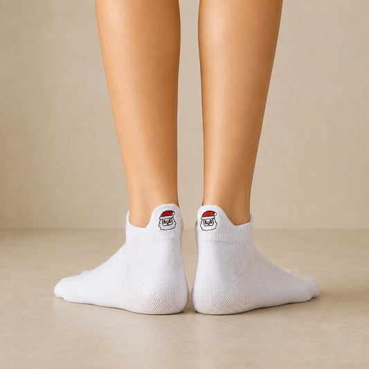 Chaussettes languettes blanches, motif de noël brodé sur le talon 