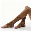 Chaussettes fantaisie femme vendues à l’unité : motifs léopard, rayures ou cœurs. Douces, confortables et taille unique 35-41. Ajoutez une touche tendance à toutes vos tenues ! Existe aussi en lot de 3.