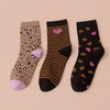 Chaussettes fantaisie femme vendues à l’unité : motifs léopard, rayures ou cœurs. Douces, confortables et taille unique 35-41. Ajoutez une touche tendance à toutes vos tenues ! Existe aussi en lot de 3.